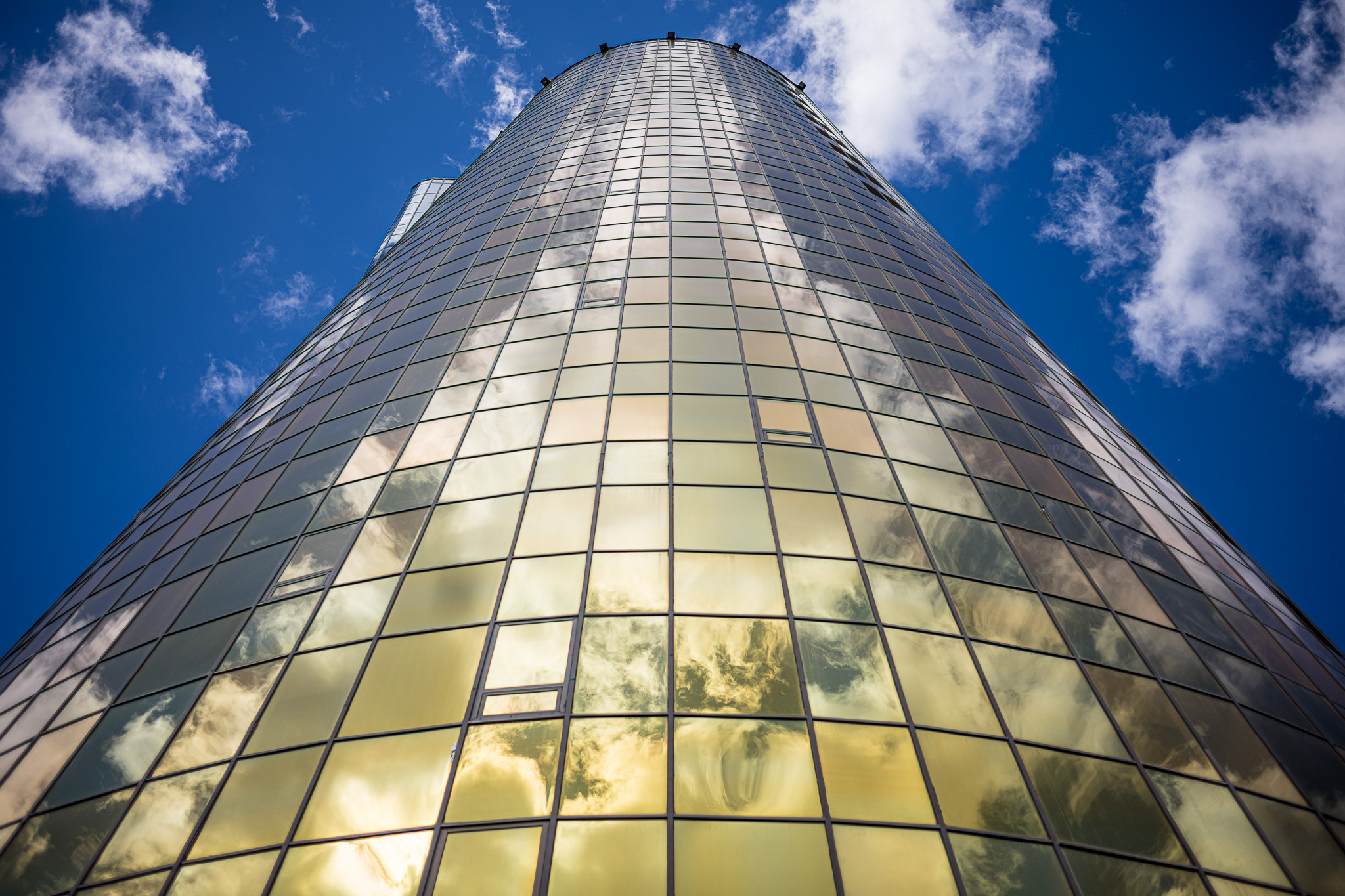 350811