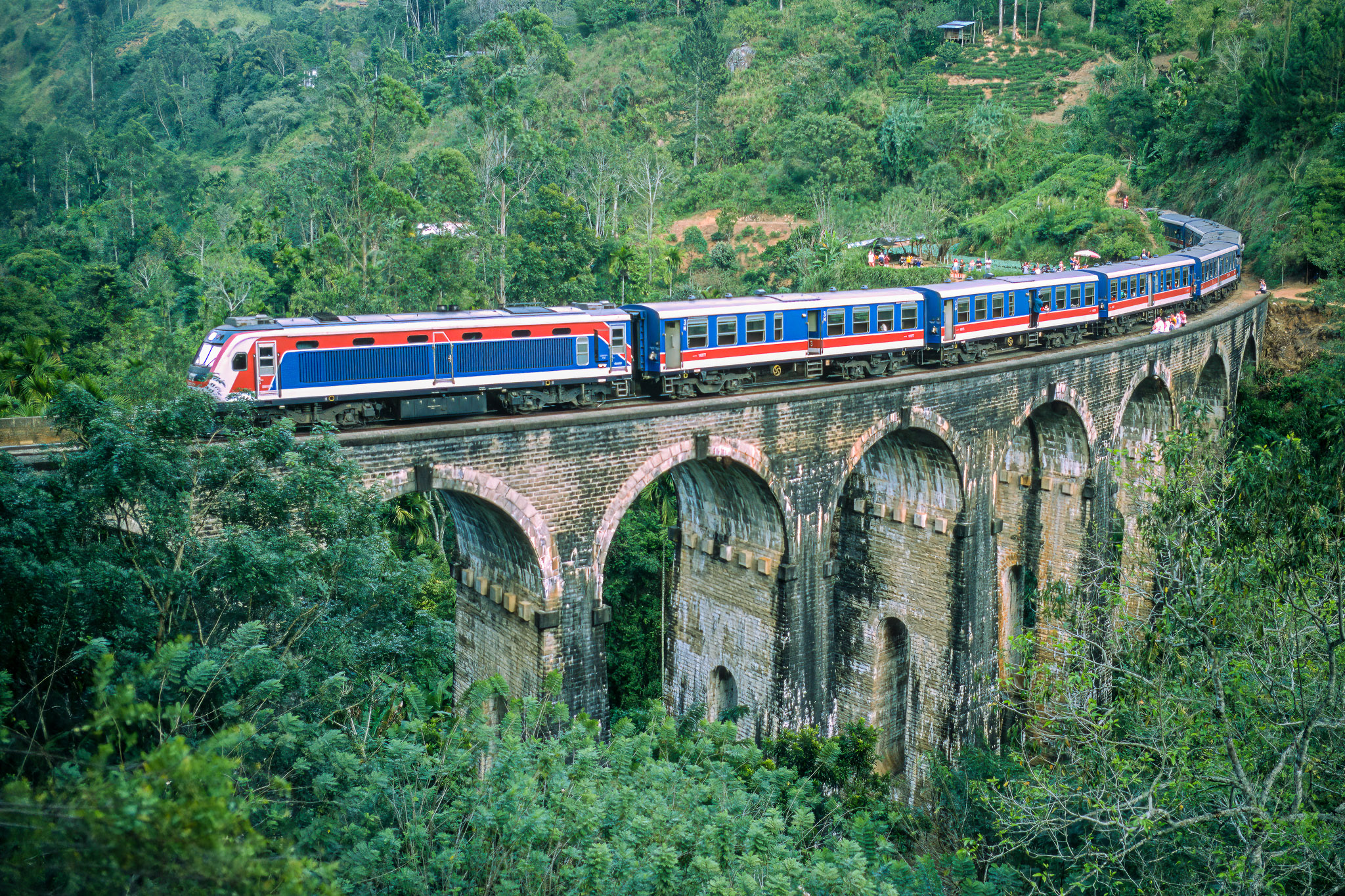 371846